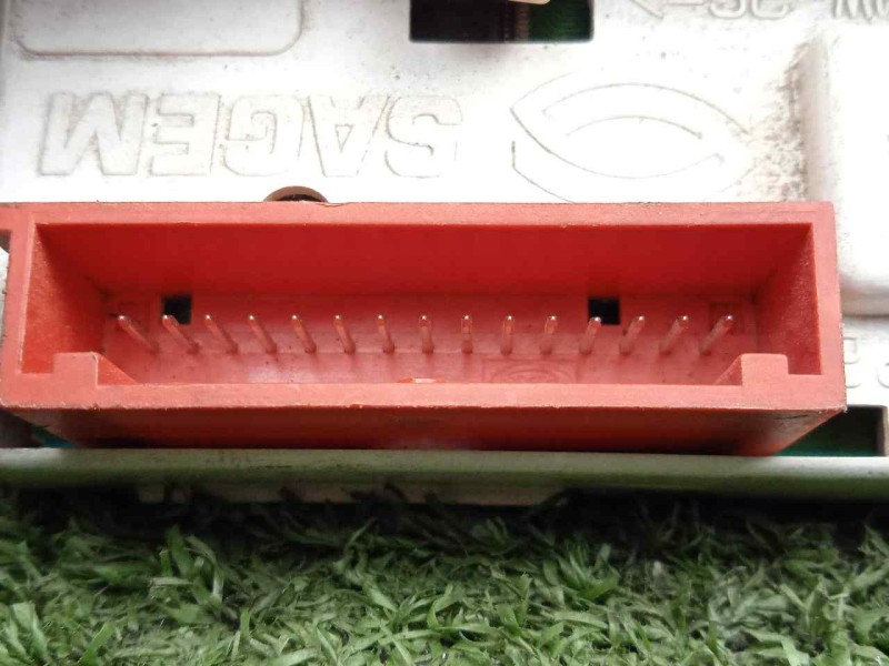 Recambio de pantalla multifuncion para renault kangoo (f/kc0) referencia OEM IAM P7700436305A-216562107A-NS7521411K  