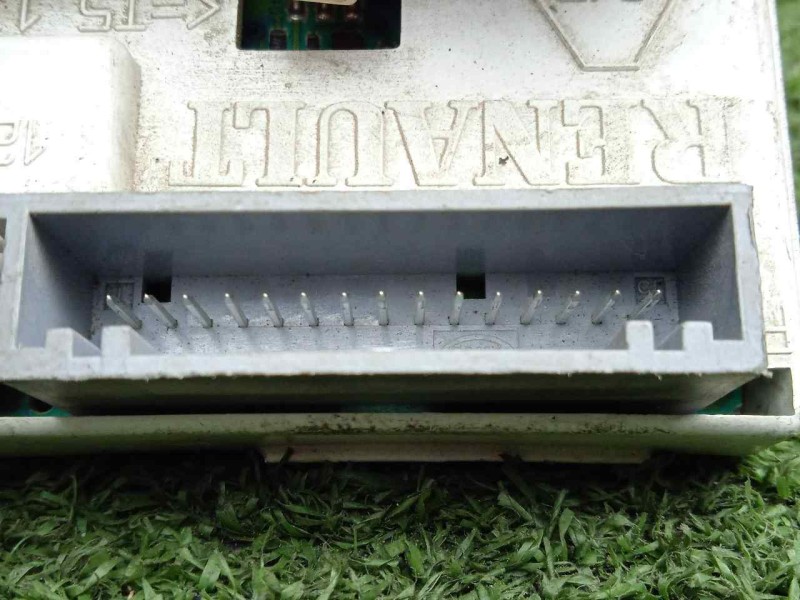 Recambio de pantalla multifuncion para renault kangoo (f/kc0) referencia OEM IAM P7700436305A-216562107A-NS7521411K  