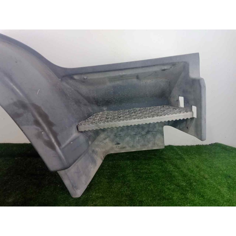 Recambio de estribo para iveco eurocargo 5.9 diesel referencia OEM IAM 8142618D ESCALON.DERECHO 