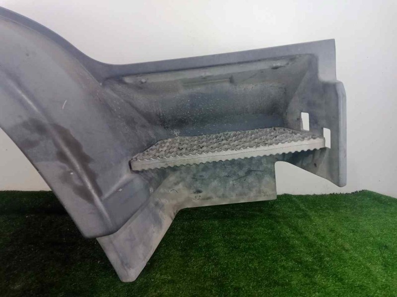Recambio de estribo para iveco eurocargo 5.9 diesel referencia OEM IAM 8142618D ESCALON.DERECHO 