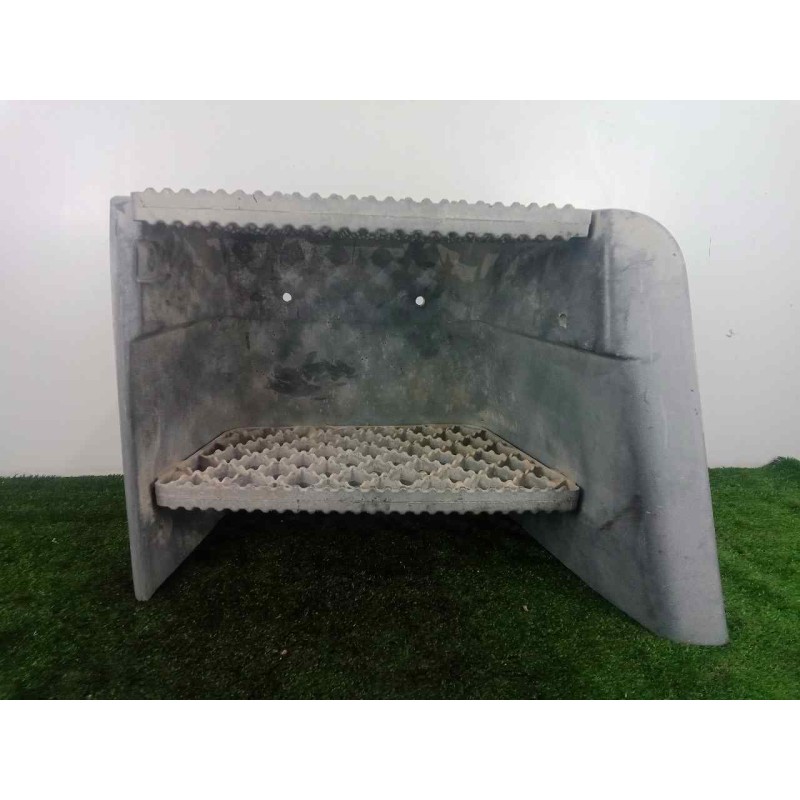 Recambio de estribo para iveco eurocargo 5.9 diesel referencia OEM IAM 8142616D ESCALON.DERECHO 