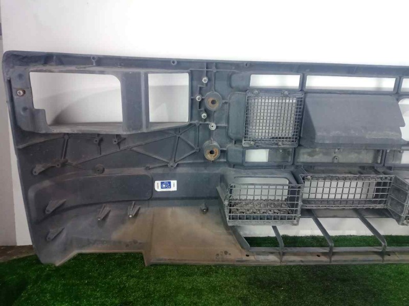 Recambio de paragolpes delantero para iveco eurocargo 5.9 diesel referencia OEM IAM 100163373-710018  