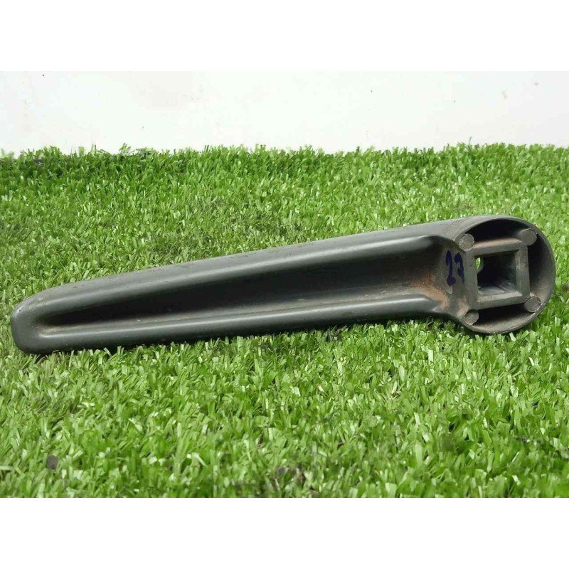 Recambio de maneta exterior porton para nissan trade 2.8d referencia OEM IAM  INTERIOR MANIJA