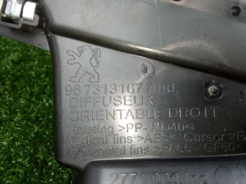 Recambio de rejilla salpicadero para peugeot 2008 (--.2013) 1.2 12v vti referencia OEM IAM 9673131677 DERECHO 