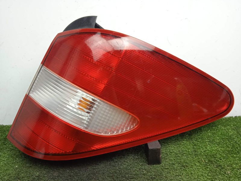 Recambio de piloto trasero derecho para ssangyong rodius 2.7 turbodiesel cat referencia OEM IAM SINREFERENCIA BLANCO EXTERIOR