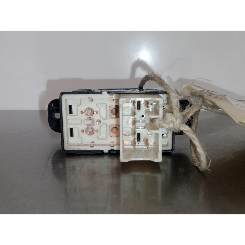 Recambio de mando elevalunas delantero derecho para kia cerato 1.6 cat referencia OEM IAM 202005491  