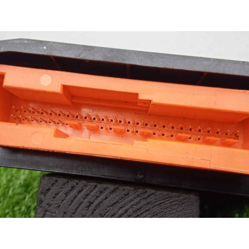 Recambio de centralita airbag para dacia duster 1.6 16v cat referencia OEM IAM 28407652053-8201163304  