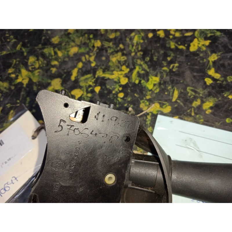 Recambio de mando limpia para dacia duster 1.6 16v cat referencia OEM IAM 8200792584  