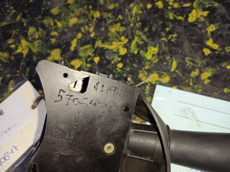 Recambio de mando limpia para dacia duster 1.6 16v cat referencia OEM IAM 8200792584  