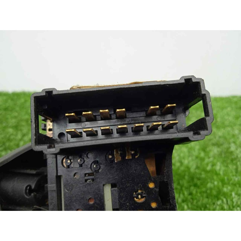 Recambio de mando limpia para dacia duster 1.6 16v cat referencia OEM IAM 8200792584  