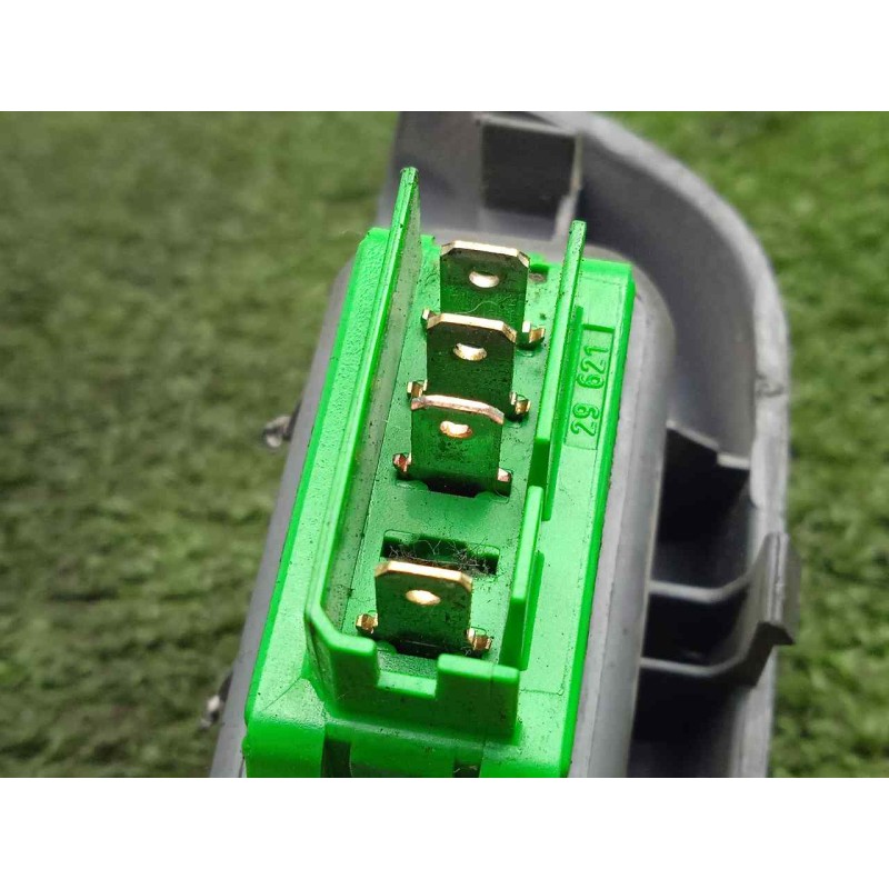 Recambio de mando elevalunas delantero derecho para peugeot 107 1.0 cat (384f) referencia OEM IAM 848100H010A 4.PINES 