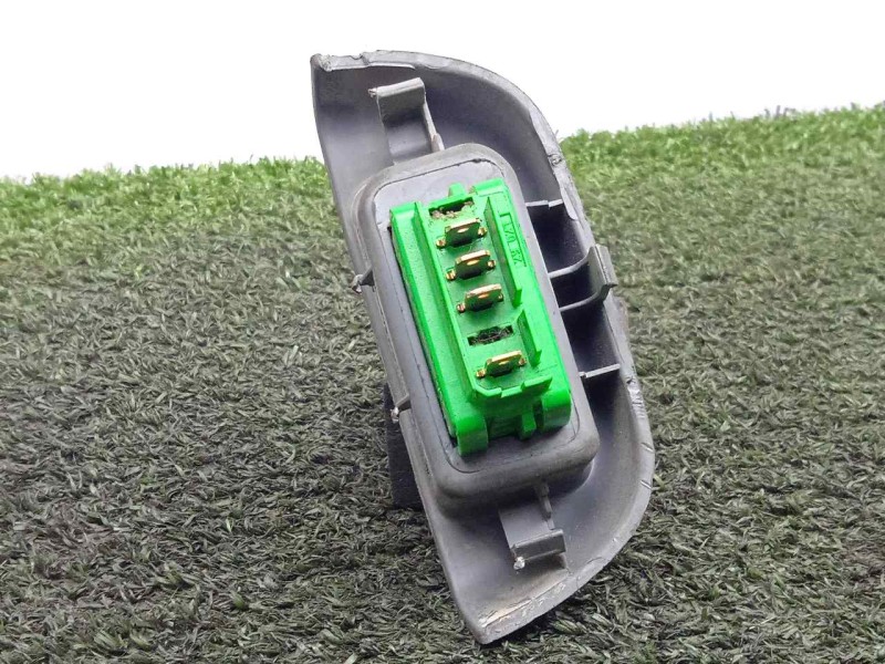 Recambio de mando elevalunas delantero derecho para peugeot 107 1.0 cat (384f) referencia OEM IAM 848100H010A 4.PINES 