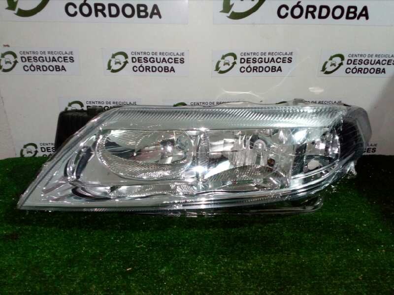 Recambio de faro izquierdo para renault laguna ii grandtour (kg0) referencia OEM IAM 11804701 01-05 SIN USAR