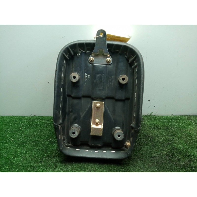 Recambio de asiento para hyosung aquila referencia OEM IAM 45200HJ8202L09 TRASERO 