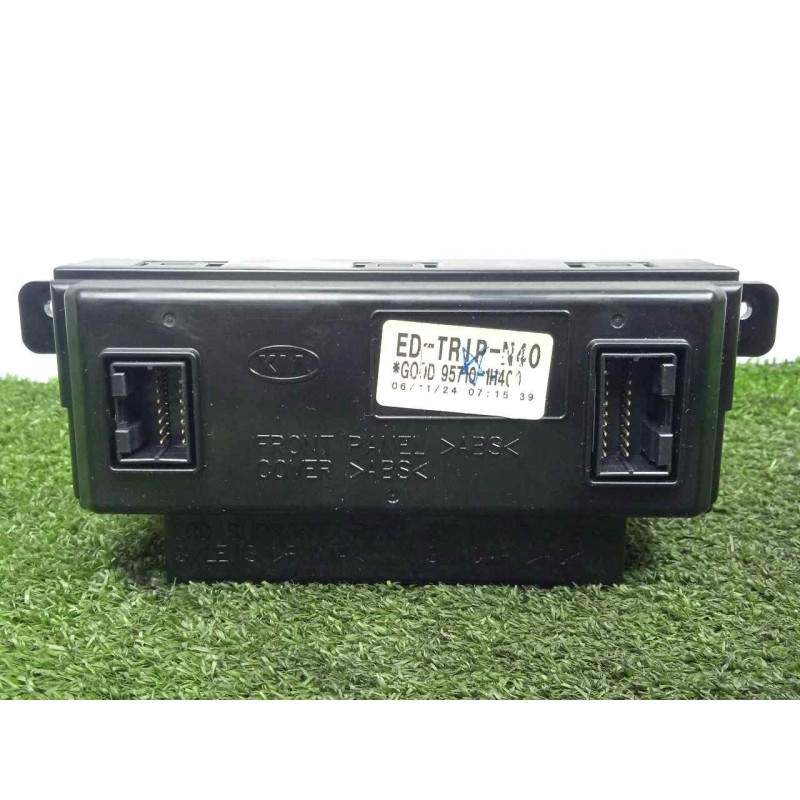 Recambio de pantalla multifuncion para kia cee´d 1.6 crdi cat referencia OEM IAM 957101H400  