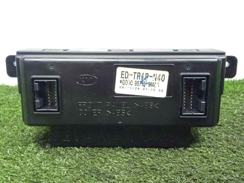 Recambio de pantalla multifuncion para kia cee´d 1.6 crdi cat referencia OEM IAM 957101H400  