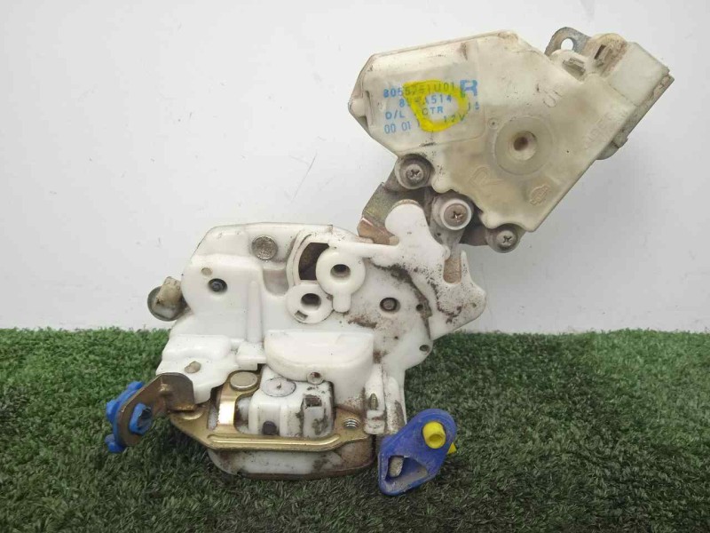 Recambio de cerradura puerta delantera derecha para nissan vanette cargo 2.3 diesel referencia OEM IAM 8055261U01 2.PINES 