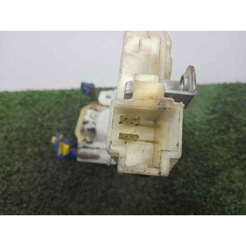 Recambio de cerradura puerta delantera derecha para nissan vanette cargo 2.3 diesel referencia OEM IAM 8055261U01 2.PINES 