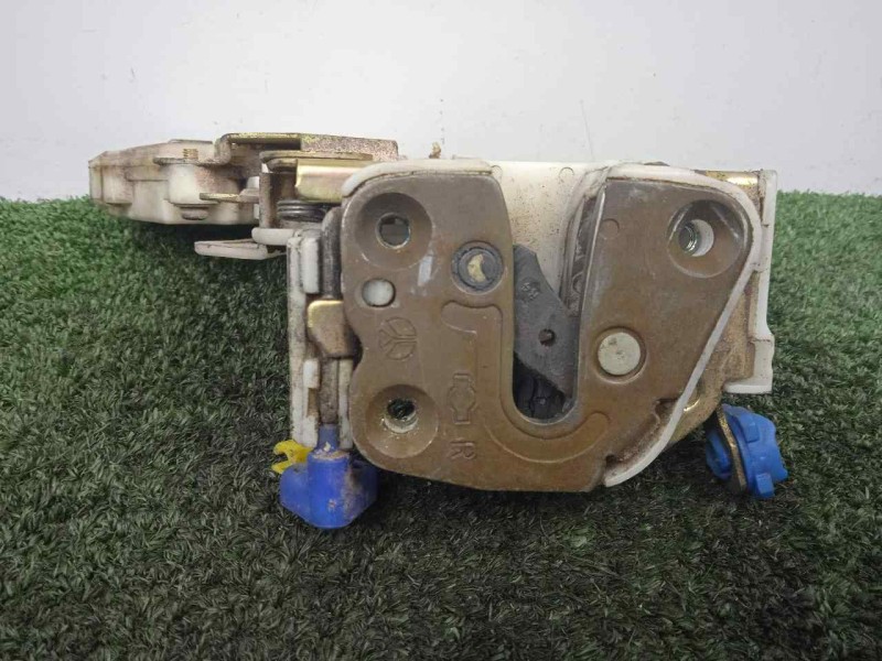 Recambio de cerradura puerta delantera derecha para nissan vanette cargo 2.3 diesel referencia OEM IAM 8055261U01 2.PINES 