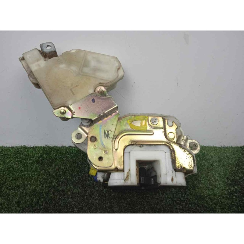 Recambio de cerradura puerta delantera derecha para nissan vanette cargo 2.3 diesel referencia OEM IAM 8055261U01 2.PINES 