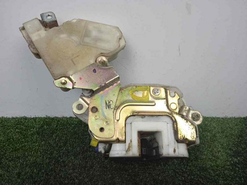 Recambio de cerradura puerta delantera derecha para nissan vanette cargo 2.3 diesel referencia OEM IAM 8055261U01 2.PINES 