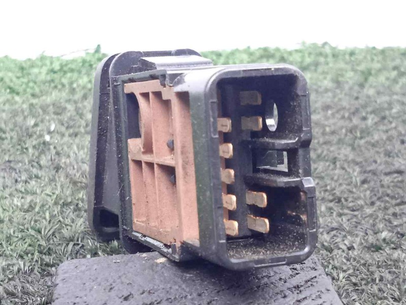 Recambio de warning para mazda 323 berl. f/s (bj) 1.6 cat referencia OEM IAM  9.PINES 