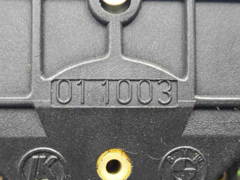 Recambio de mando luces para bmw serie 3 berlina (e36) 1.8 cat (m43) referencia OEM IAM 011003  