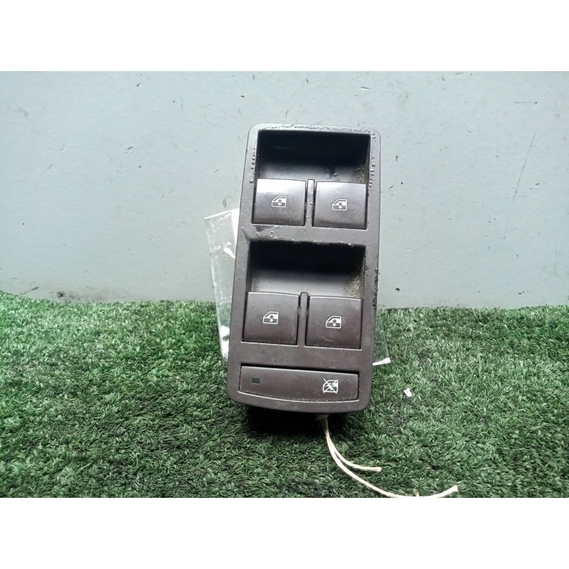 Recambio de mando elevalunas delantero izquierdo para opel insignia berlina 2.0 cdti cat referencia OEM IAM 13305012-251884 4.BO