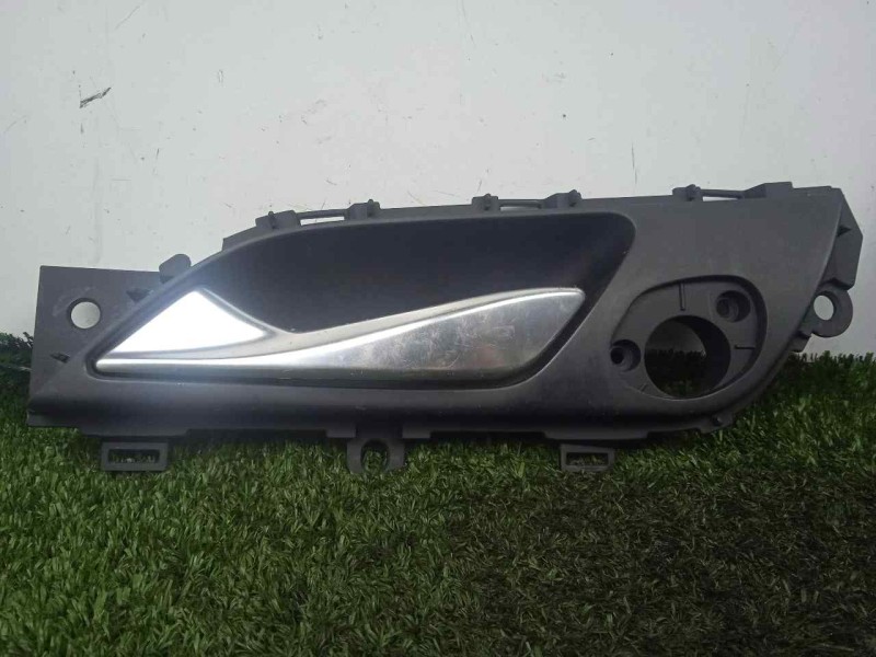 Recambio de maneta interior delantera izquierda para hyundai i40 cw 1.7 crdi cat referencia OEM IAM 2511172800  