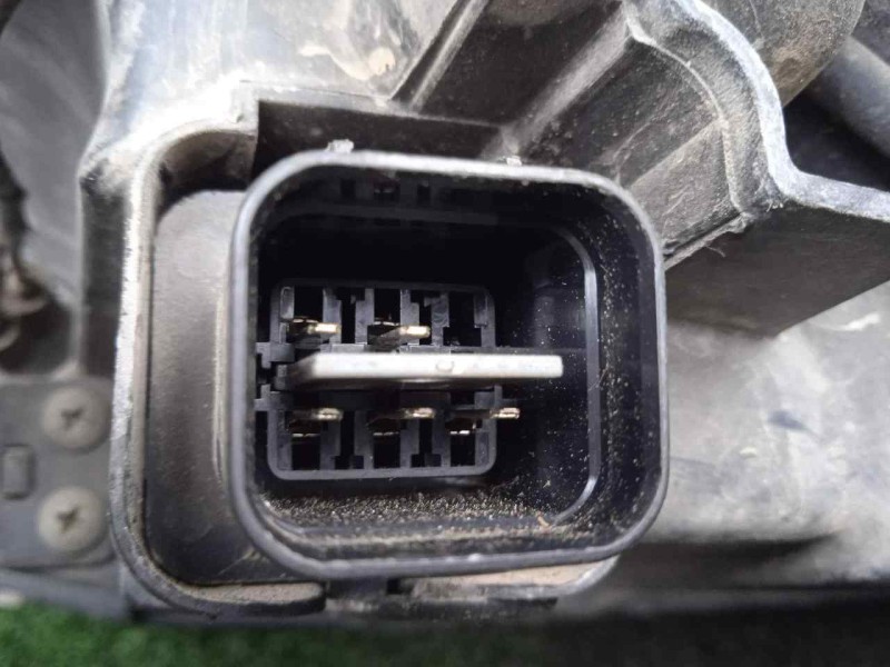 Recambio de faro derecho para kia carens 2.0 crdi referencia OEM IAM  02-06 PARA.PULIR