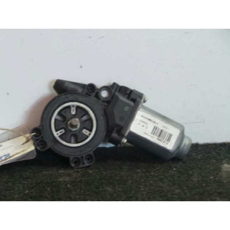 Recambio de motor elevalunas delantero derecho para dacia logan 1.6 cat referencia OEM IAM 400727D  