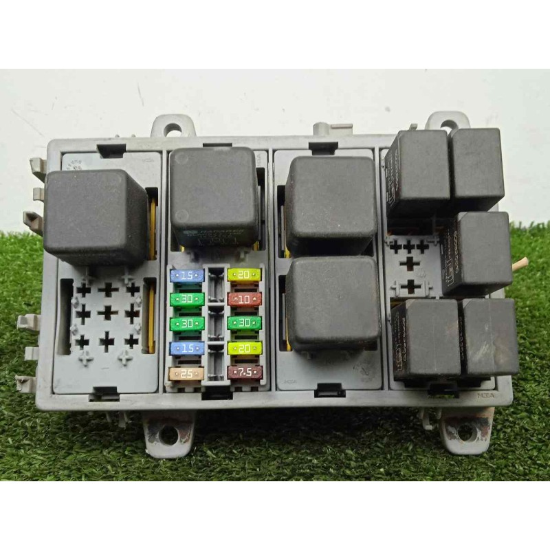 Recambio de caja reles / fusibles para santana santana 350 santana 350 jlx referencia OEM IAM SINREFERENCIA  