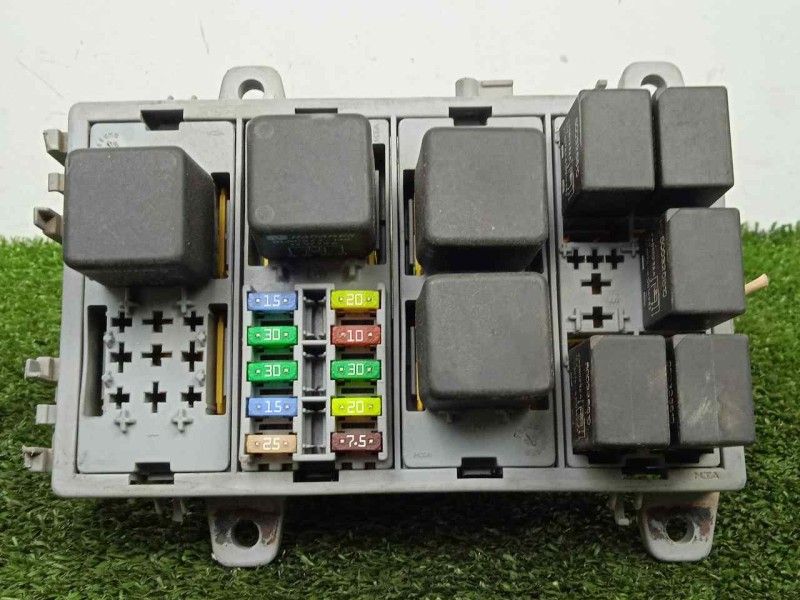 Recambio de caja reles / fusibles para santana santana 350 santana 350 jlx referencia OEM IAM SINREFERENCIA  