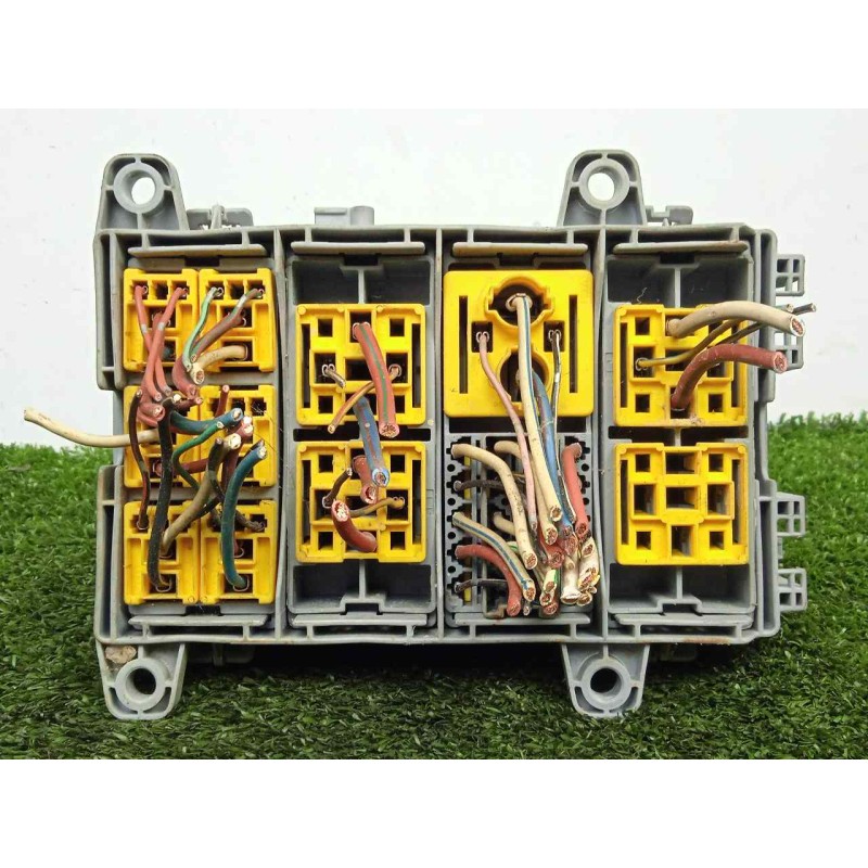 Recambio de caja reles / fusibles para santana santana 350 santana 350 jlx referencia OEM IAM SINREFERENCIA  