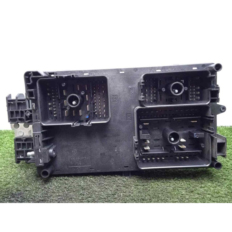 Recambio de caja reles / fusibles para opel insignia berlina 2.0 cdti cat referencia OEM IAM 1334347901-10223609611  