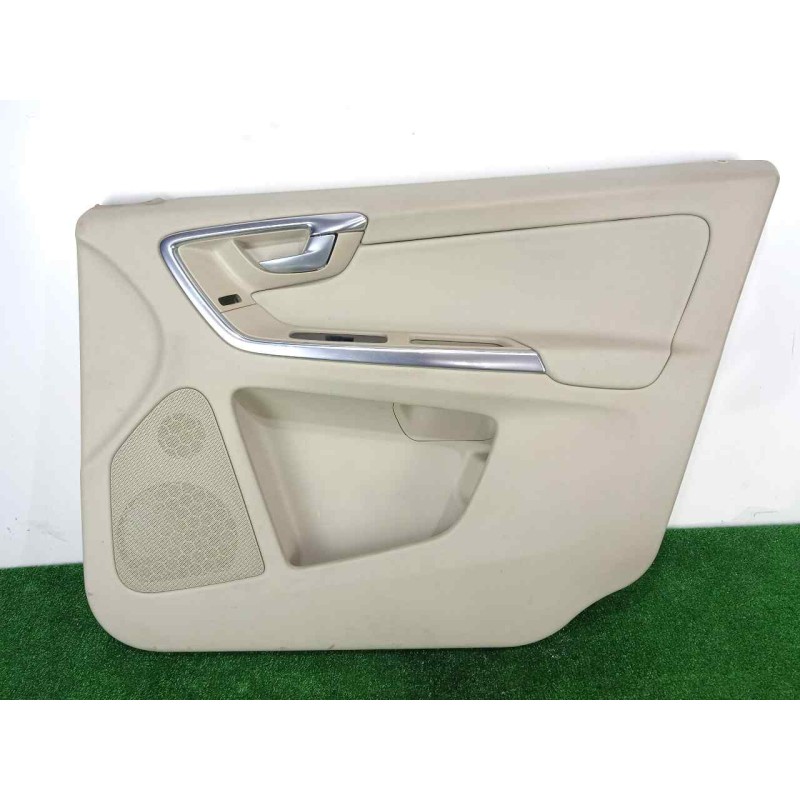 Recambio de guarnecido puerta delantera derecha para volvo xc60 2.0 diesel cat referencia OEM IAM 39818738 BEIGE 