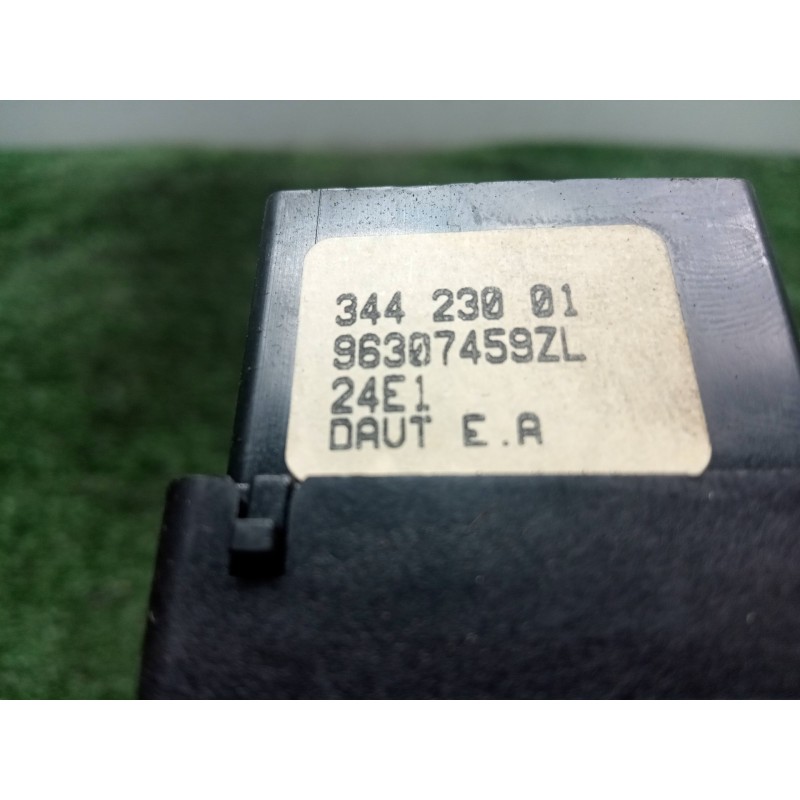 Recambio de mando luces para peugeot 206 berlina 1.4 referencia OEM IAM 96307459ZL  