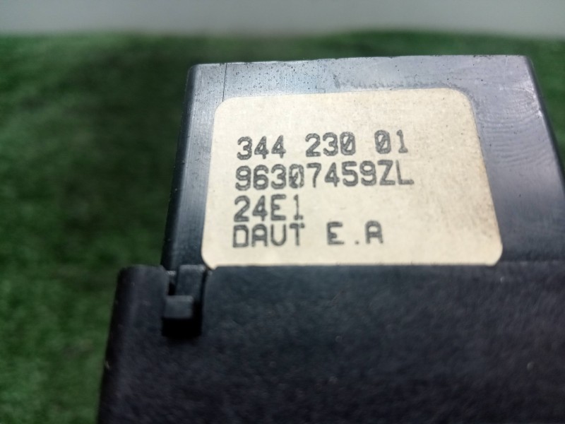 Recambio de mando luces para peugeot 206 berlina 1.4 referencia OEM IAM 96307459ZL  