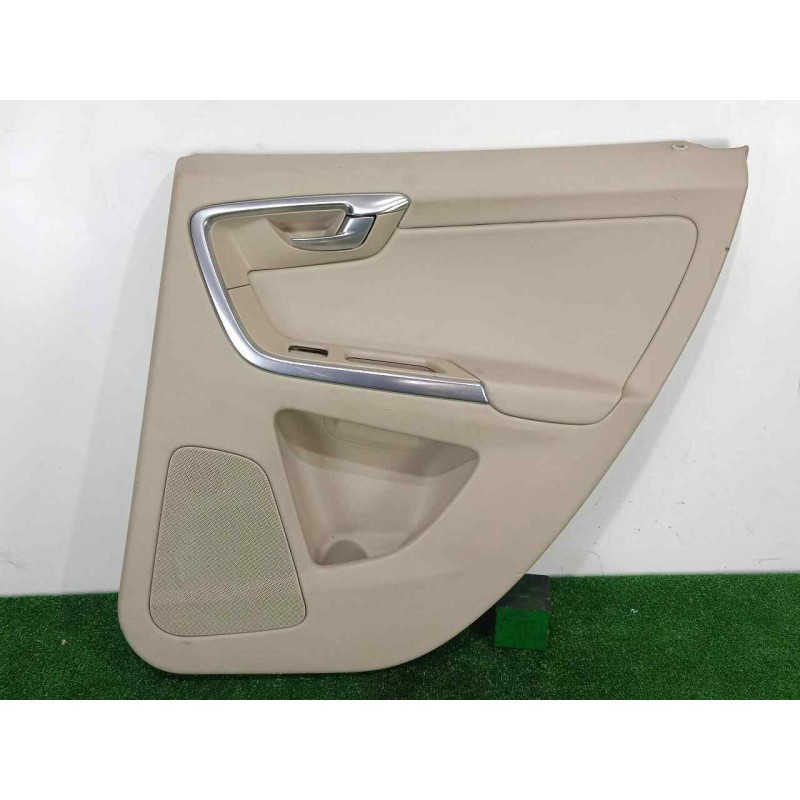 Recambio de guarnecido puerta trasera derecha para volvo xc60 2.0 diesel cat referencia OEM IAM 39818742 BEIGE 