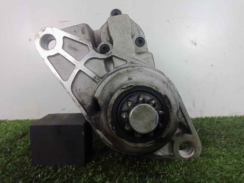 Recambio de motor arranque para volkswagen polo (9n1) 1.2 12v referencia OEM IAM 6010138 10.DIENTES 