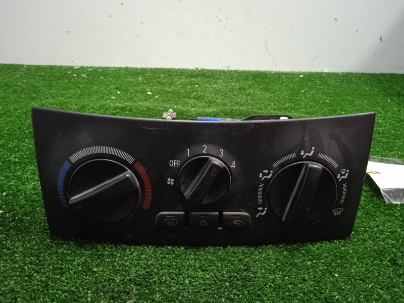 Recambio de mando calefaccion / aire acondicionado para mitsubishi space star (dg0) referencia OEM IAM MR914556-MR913598  