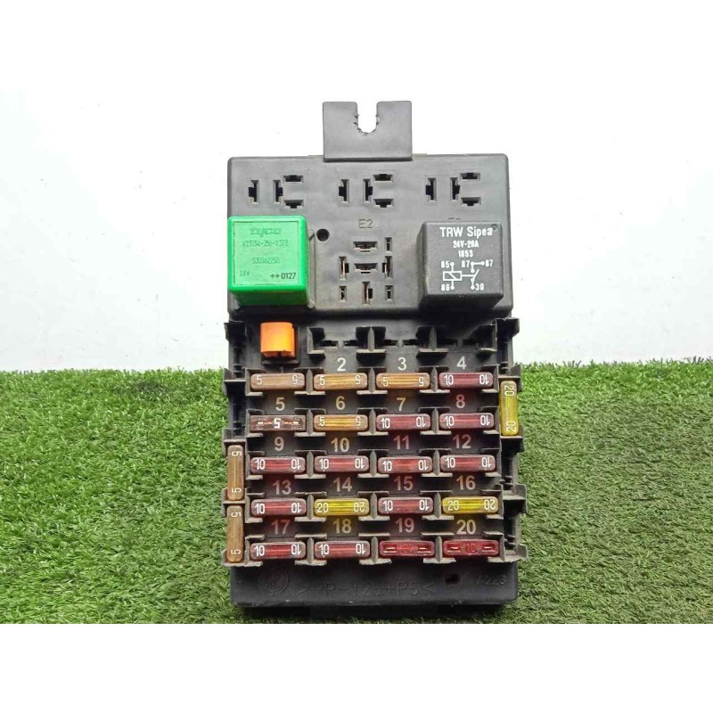 Recambio de caja reles / fusibles para iveco eurocargo (02 - 08) 5.9 d - 100 e 18 referencia OEM IAM SINREFERENCIA  
