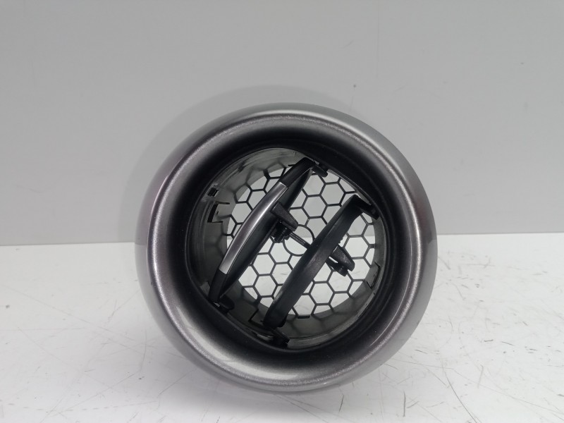 Recambio de aireador delantero derecho para renault clio iv 1.2 16v referencia OEM IAM 687605663R  