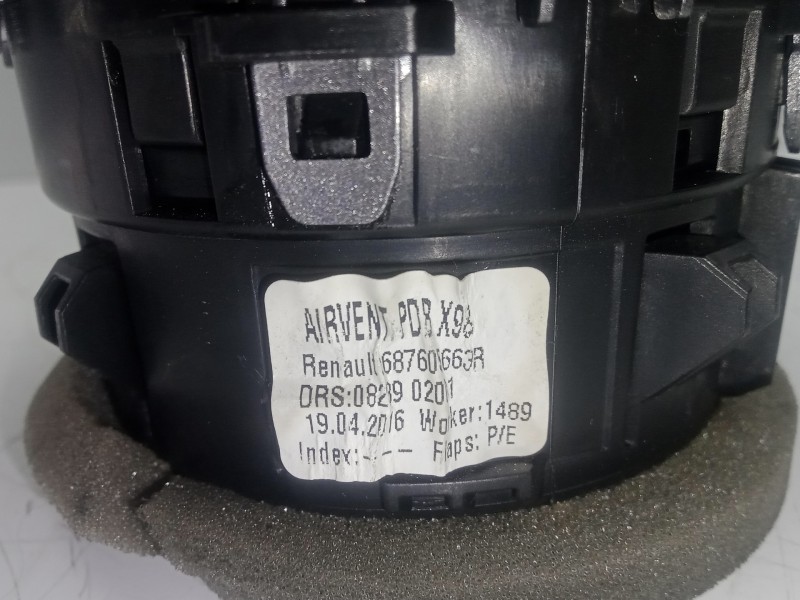 Recambio de aireador delantero derecho para renault clio iv 1.2 16v referencia OEM IAM 687605663R  