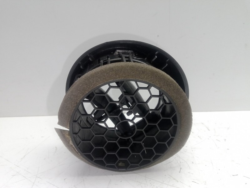 Recambio de aireador delantero derecho para renault clio iv 1.2 16v referencia OEM IAM 687605663R  