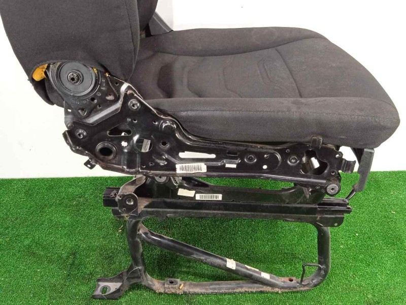 Recambio de asiento delantero izquierdo para iveco daily furgón 2.3 diesel cat referencia OEM IAM SINREFERENCIA TELA 14-19