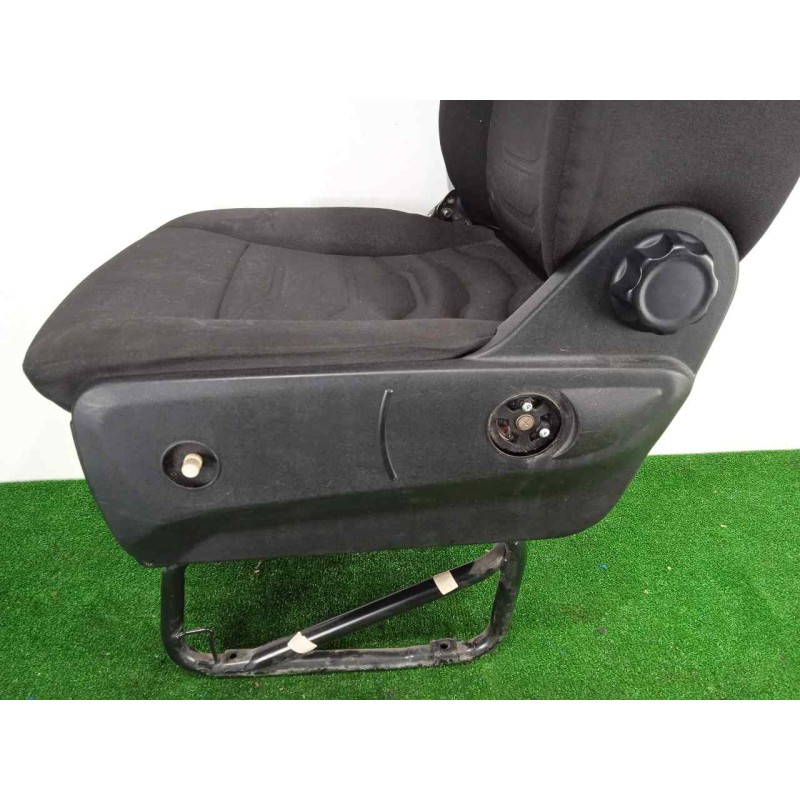 Recambio de asiento delantero izquierdo para iveco daily furgón 2.3 diesel cat referencia OEM IAM SINREFERENCIA TELA 14-19