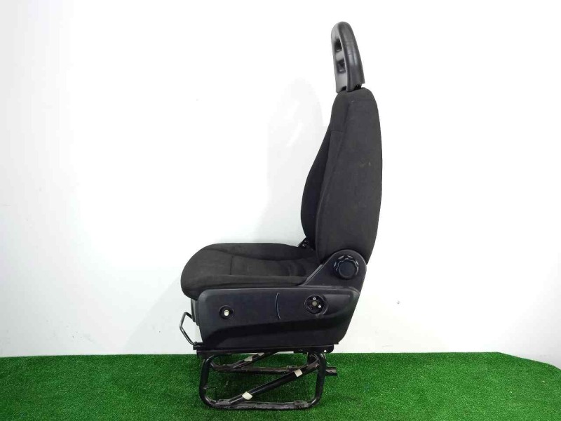 Recambio de asiento delantero izquierdo para iveco daily furgón 2.3 diesel cat referencia OEM IAM SINREFERENCIA TELA 14-19
