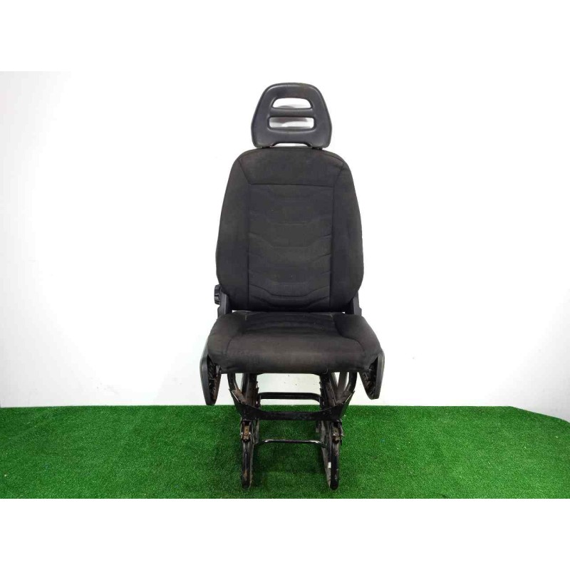 Recambio de asiento delantero derecho para iveco daily furgón 2.3 diesel cat referencia OEM IAM SINREFERENCIA TELA 14-19