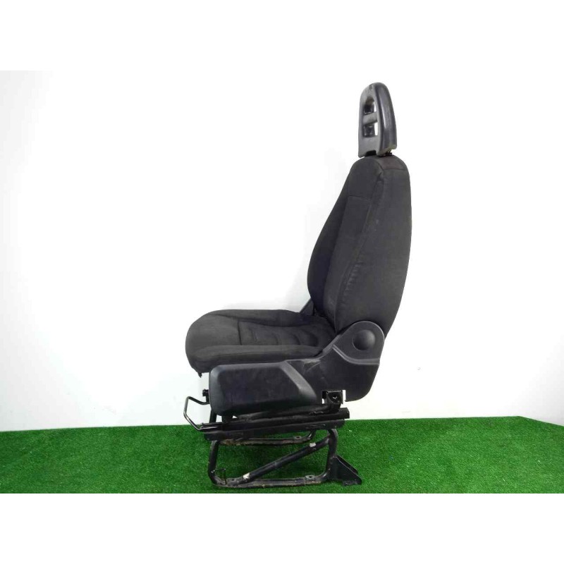 Recambio de asiento delantero derecho para iveco daily furgón 2.3 diesel cat referencia OEM IAM SINREFERENCIA TELA 14-19
